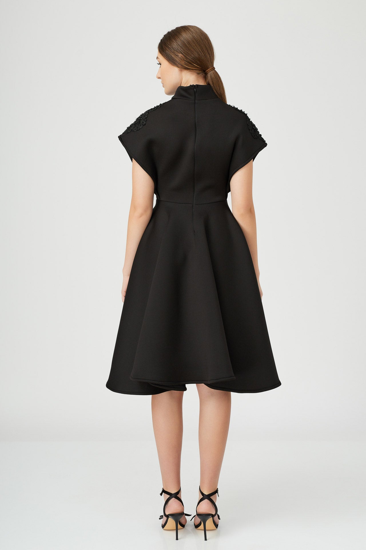 Rochie neagra cu broderie neagra