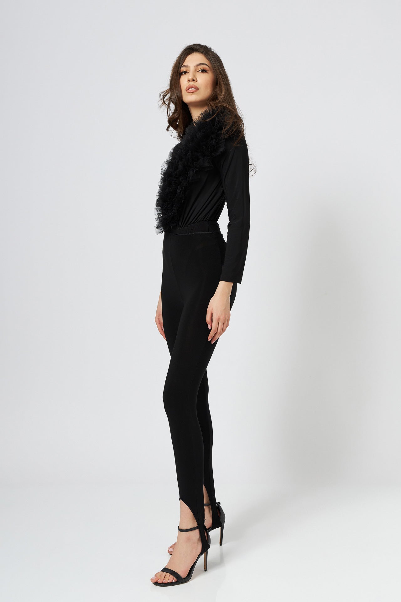 Body Cu Decolteu Adanc Și Volane Din Tulle