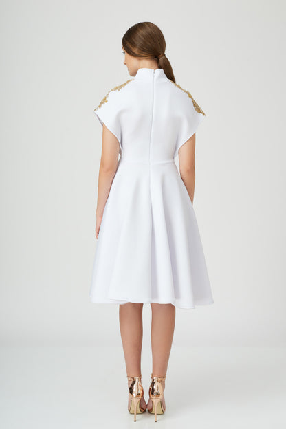 Rochie Alba Cu Broderie Aurie