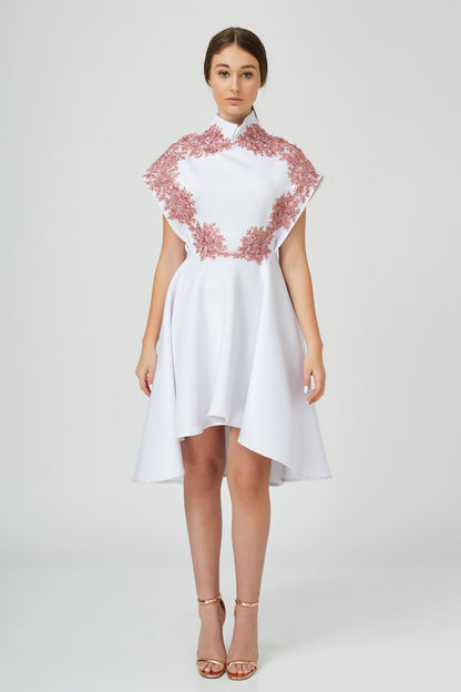 Rochie Alba Neopren Cu Broderie Roz