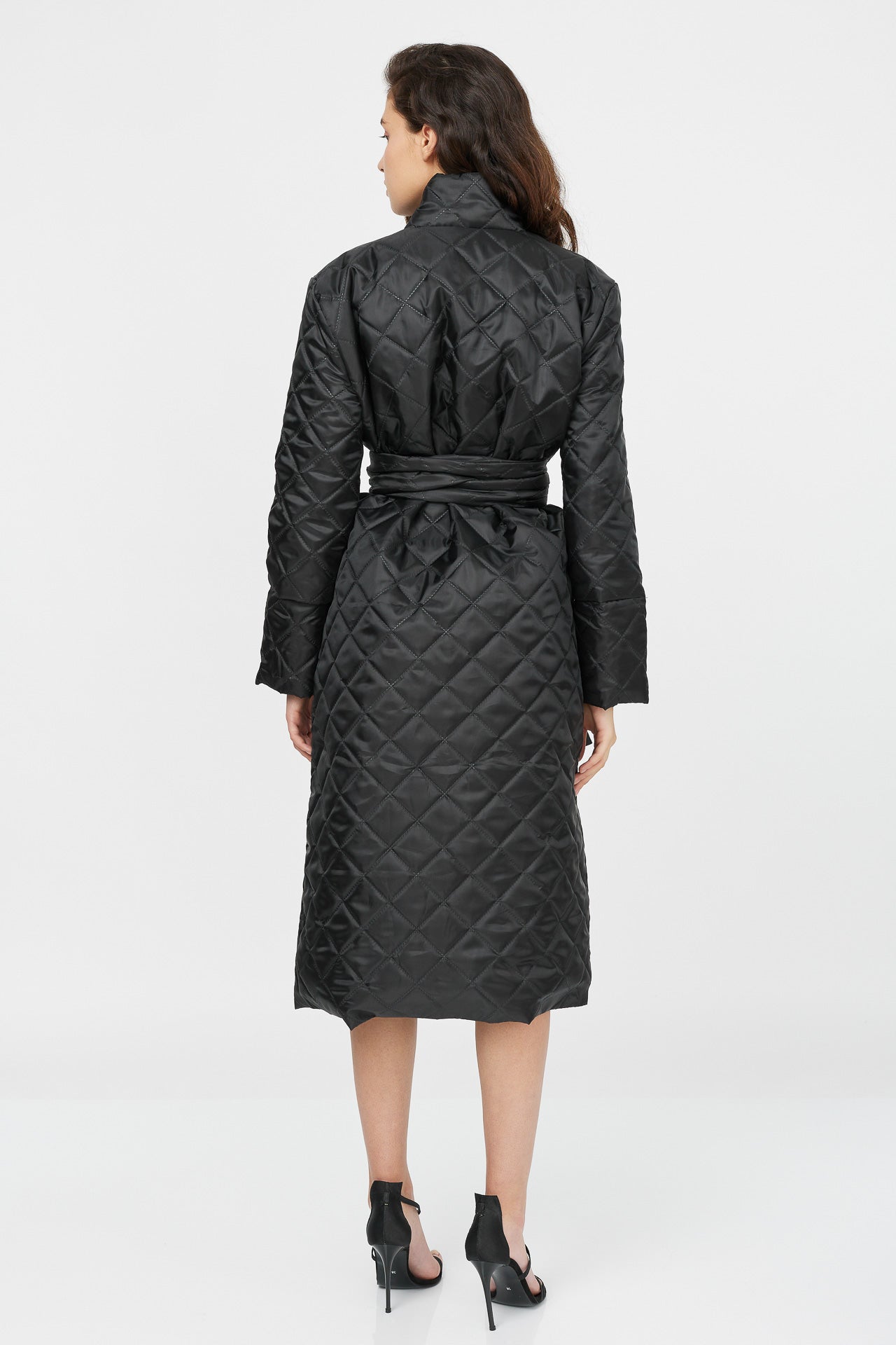 Palton negru tip kimono matlasat cu cordon